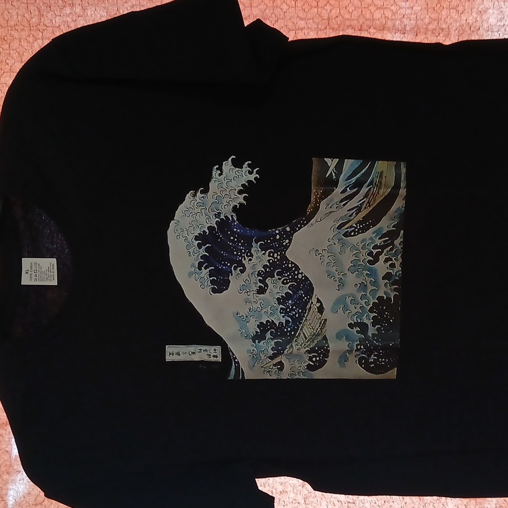 Black T-Shirt with Wave Print NWOT XL  Never worn.